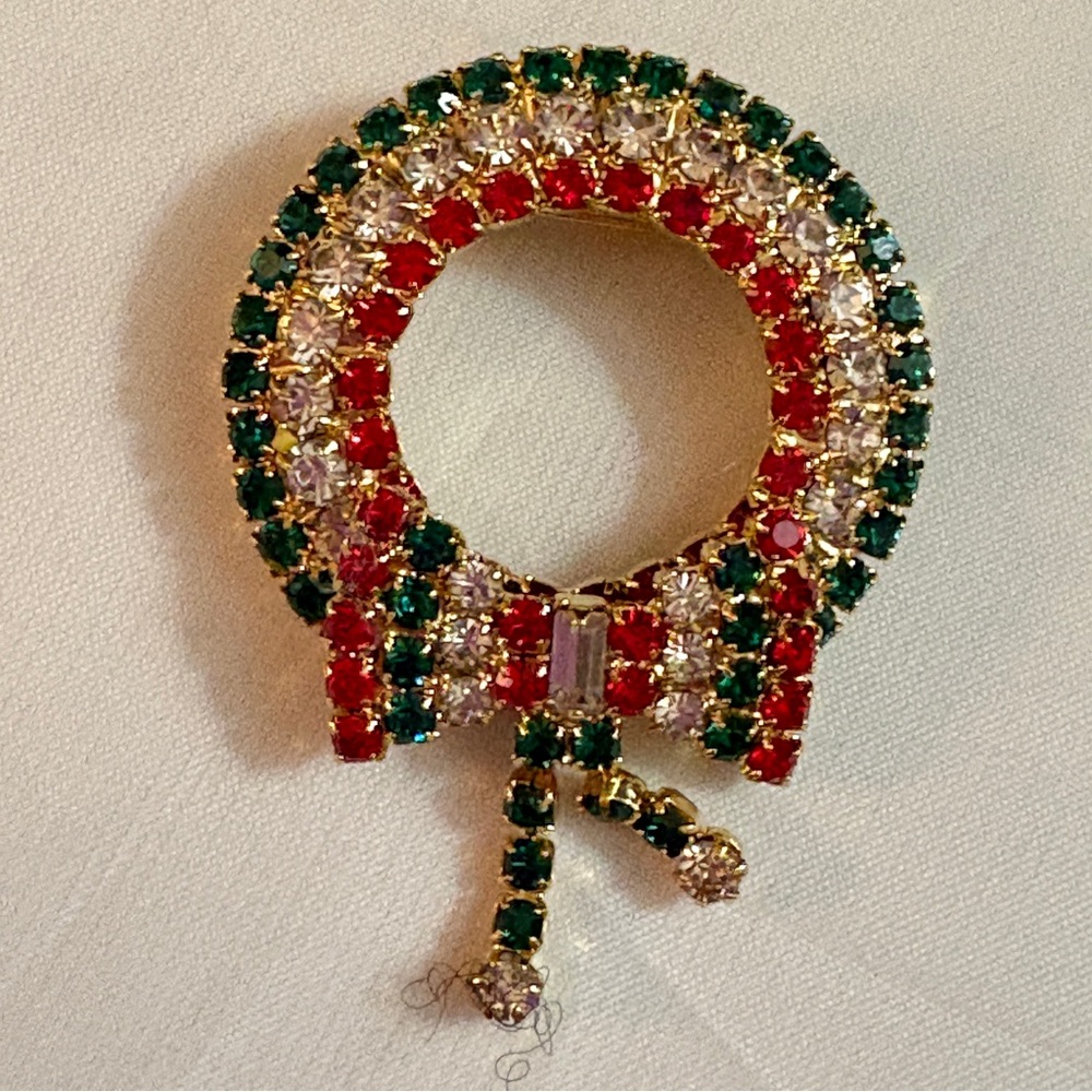 Rhinestone Christmas Wreath Brooch – Red/Green Holiday Dangle Bow Pin